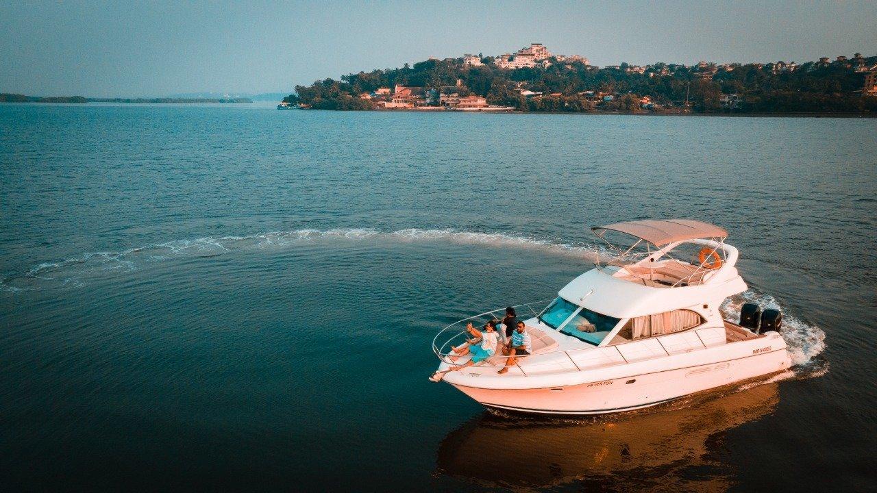 Prestige 36 yacht view 4